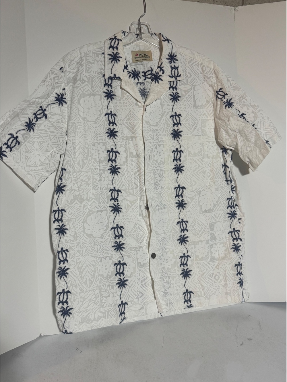 Royal Hawaiian L short sleeve button w/sea turtle,palm trees